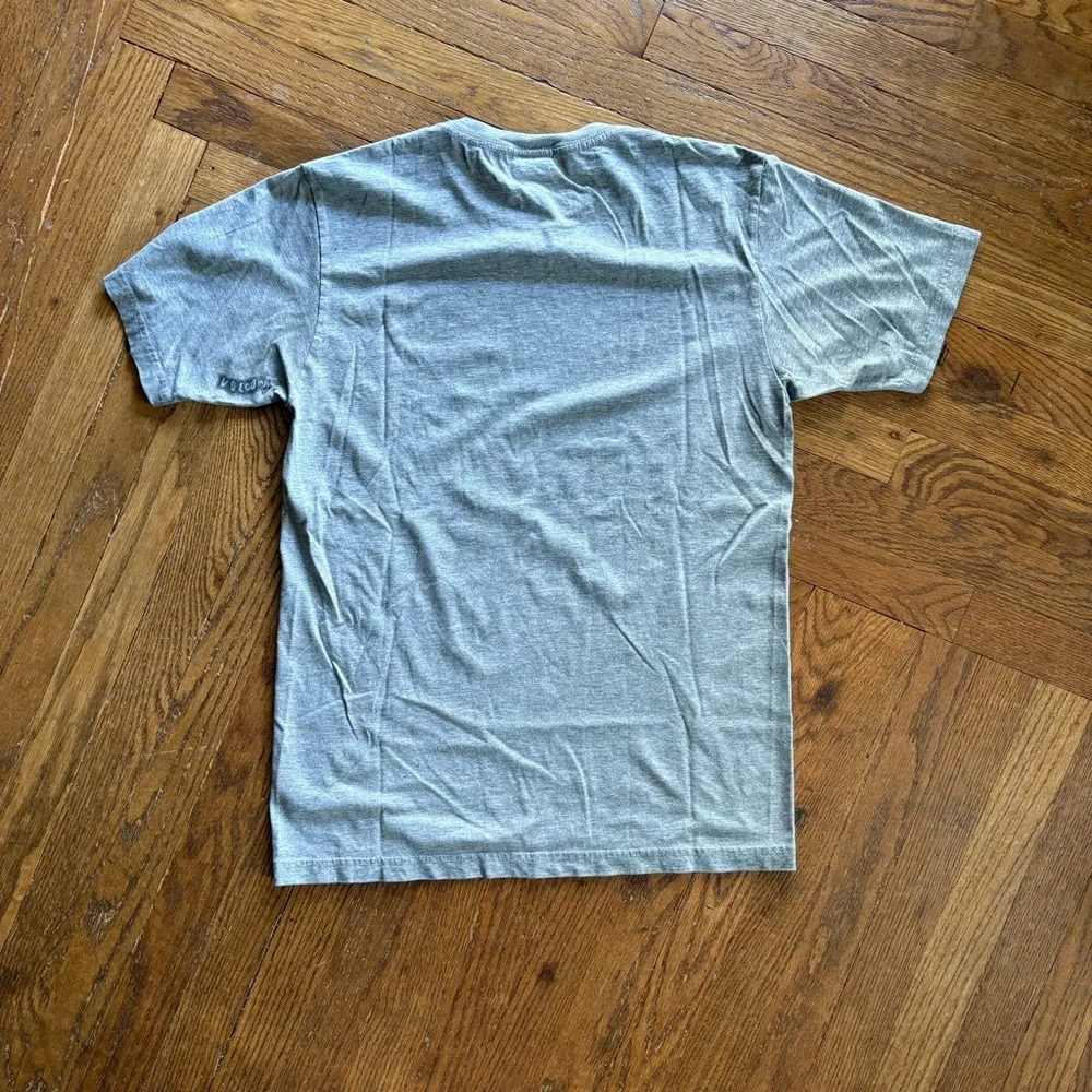 Volcom Stone Cartoon Logo Graphic T-Shirt Men’s Medium Gray Skateboarding‎